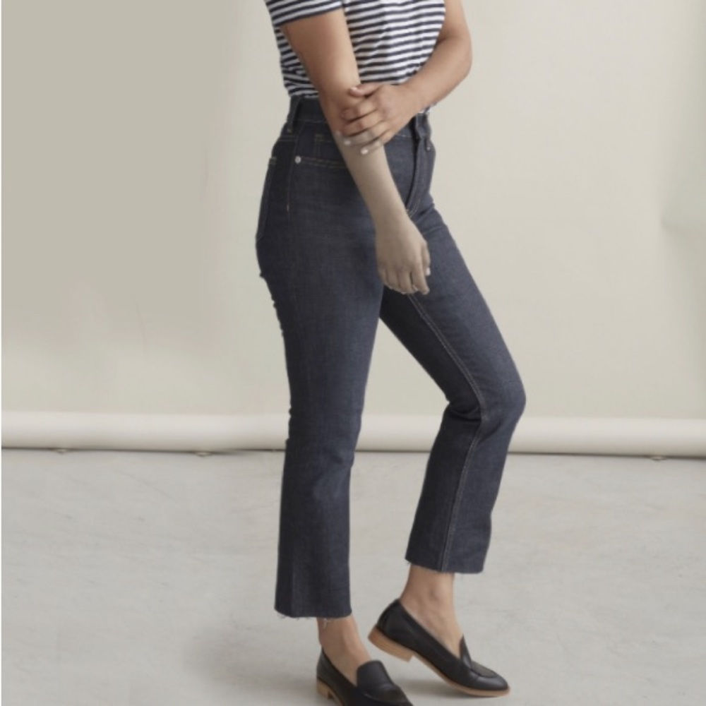 COPY - Everlane faded black High rise Kick Crop Size 27 regular